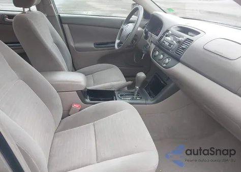 2005 Toyota Camry Le z USA, uszkodzony, nr VIN 4T1BE30K55U077777